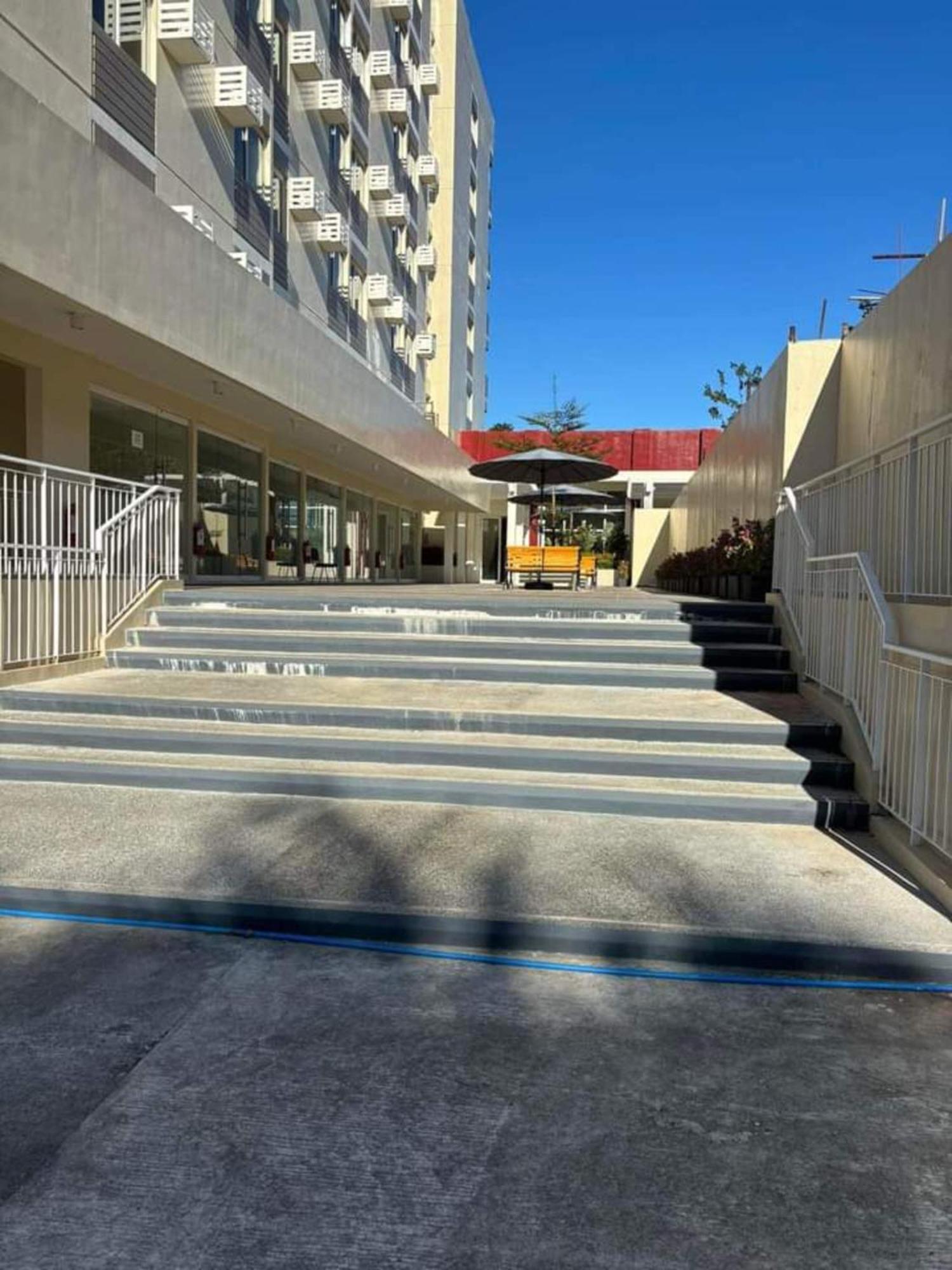 Fullerton Suites Puting Kahoy Esterno foto