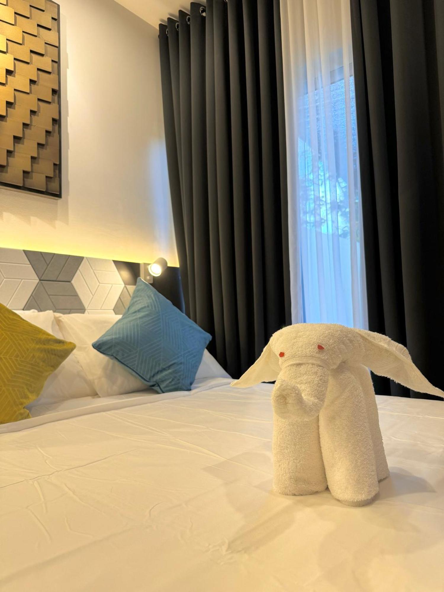 Fullerton Suites Puting Kahoy Esterno foto