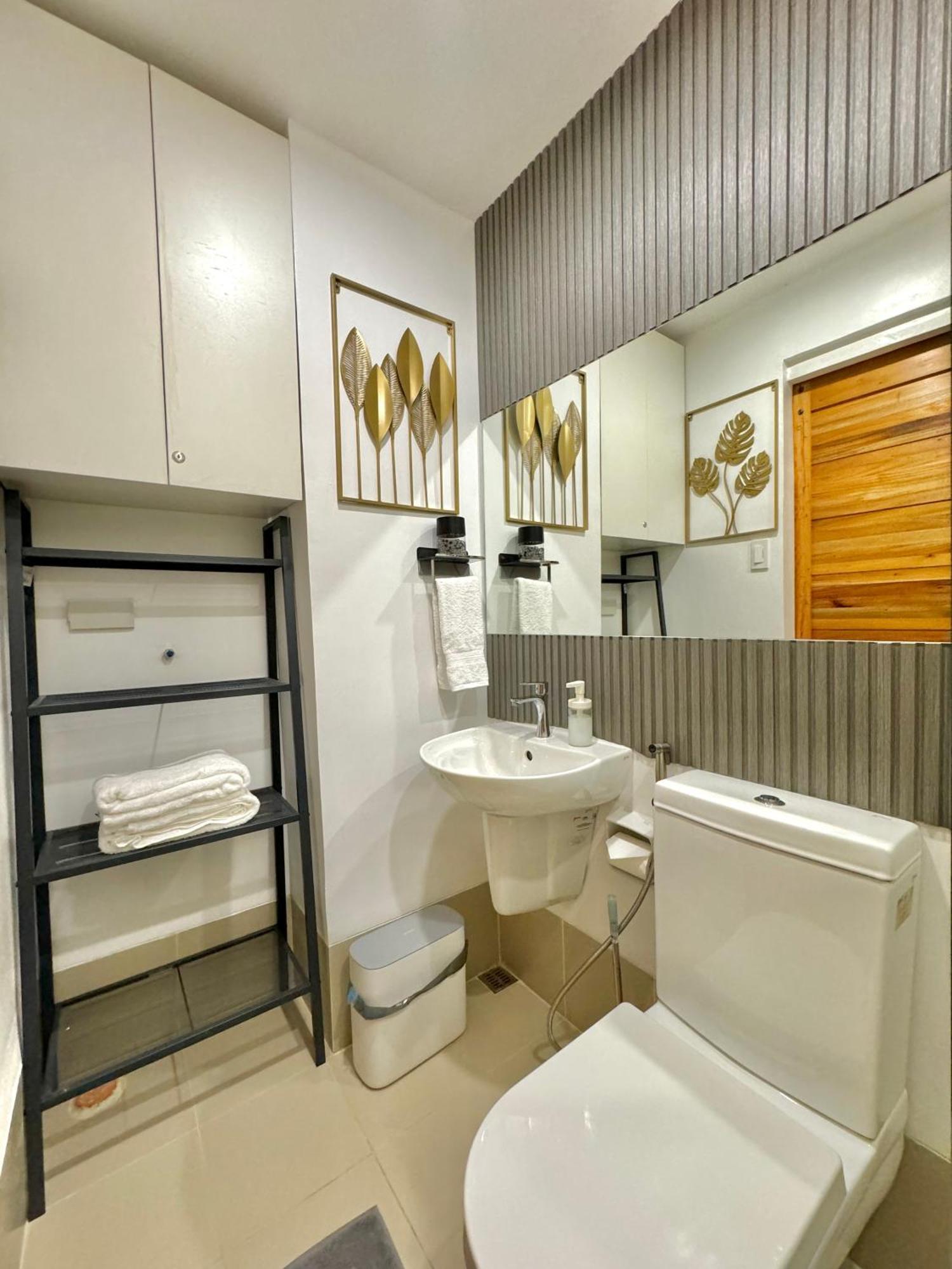 Fullerton Suites Puting Kahoy Esterno foto