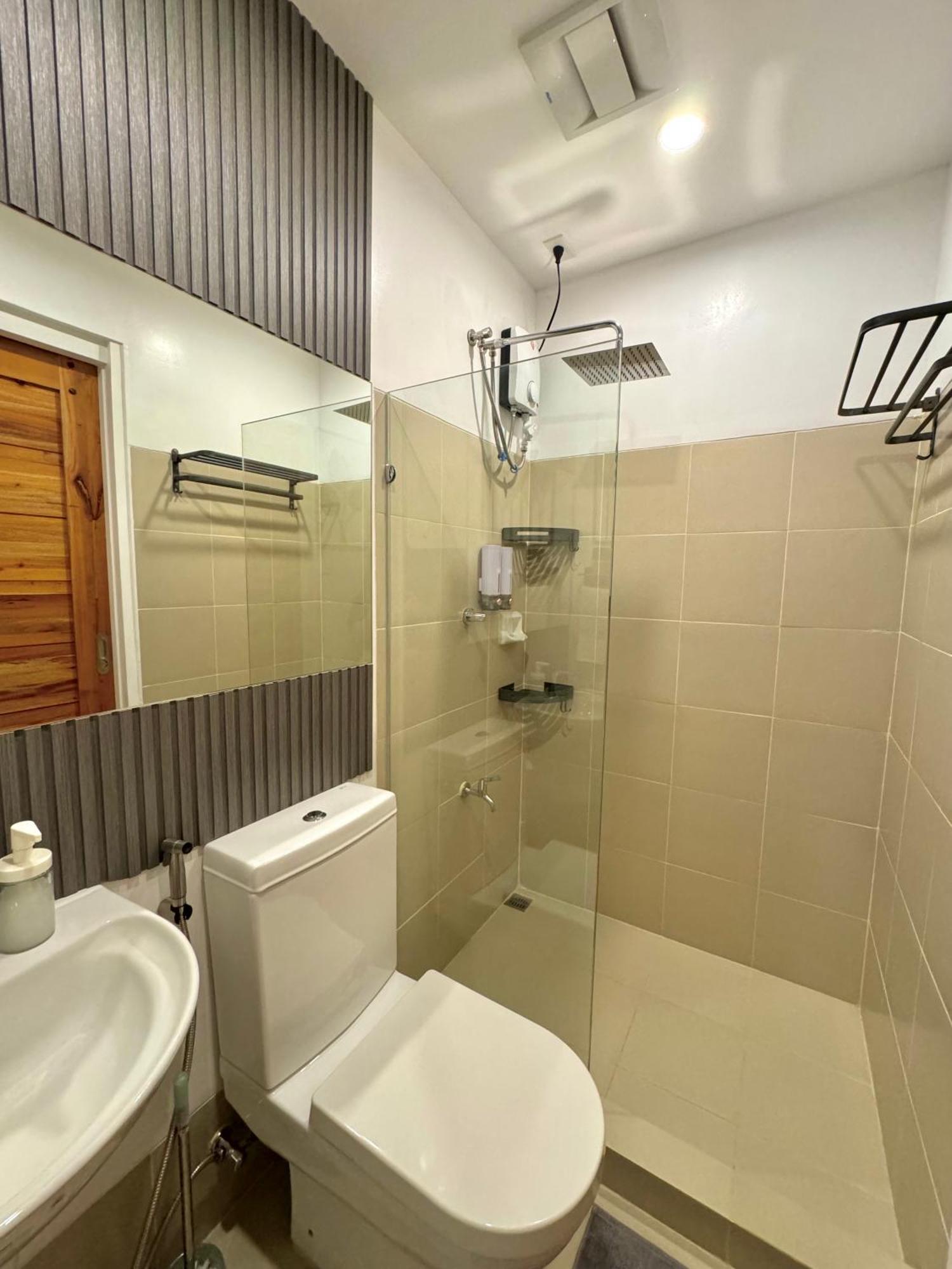 Fullerton Suites Puting Kahoy Esterno foto