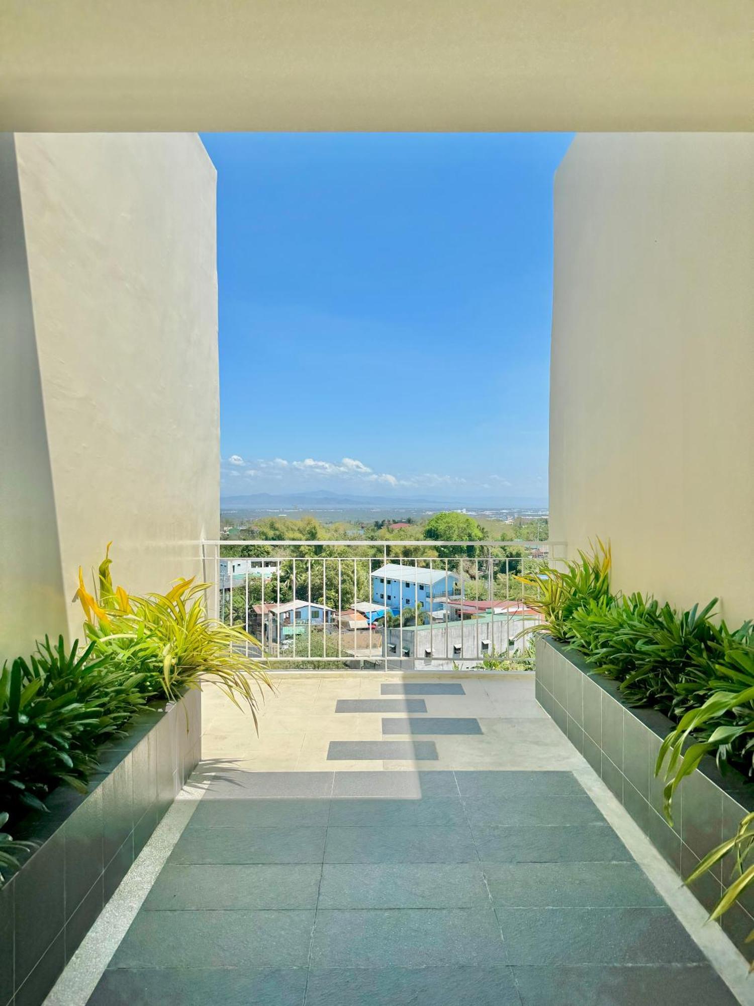 Fullerton Suites Puting Kahoy Esterno foto